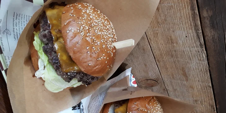 1 nebo 2 burgery s hovězím masem z českých chovů, čedarem a slaninou