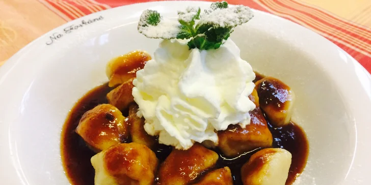Velikonoční menu: jarní nádivka, pečené jehněčí kolínko i nočky s povidly