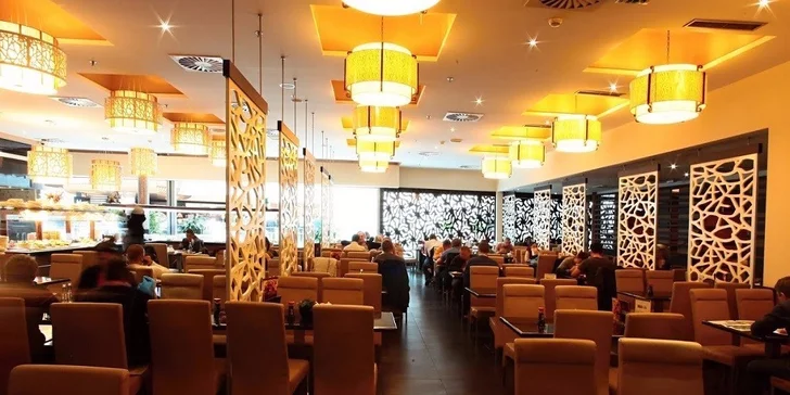 Asian Restaurant v novej časti Auparku okrem sushi a maki špecialít ponúka aj ázijské dezerty a pokrmy pre vegetariánov. 