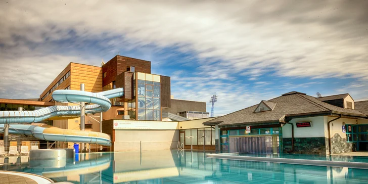Vodní i wellness svět v AquaCity Poprad: celodenní vstup a možnost menu