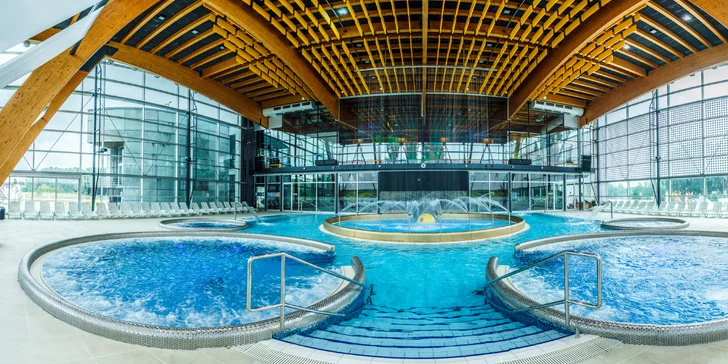 Vodní i wellness svět v AquaCity Poprad: celodenní vstup a možnost menu