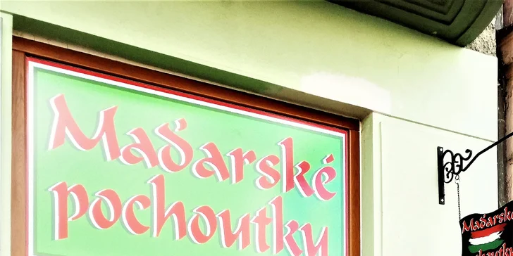 Balíčky maďarských pochoutek: klobásy, sýry, čalamáda i čokoláda