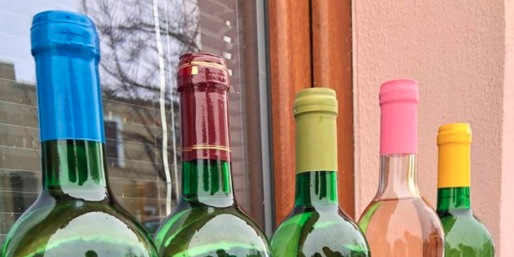 Privátní degustace vín pro 4 osoby: 8 vzorků vín + celá láhev pro každého
