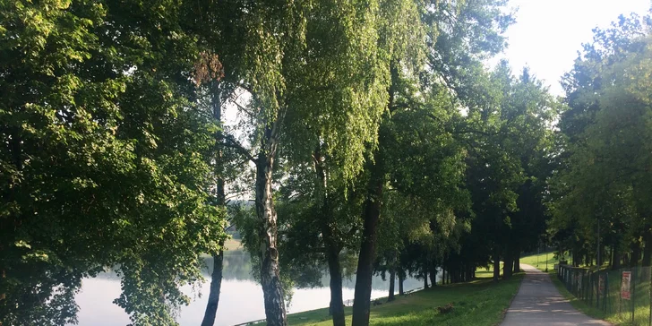 Jen pár minut od hotelu je přehrada - zajděte se tam podívat...