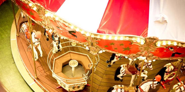 Neomezené roční využití atrakcí v Hamleys: kolotoč, bludiště, auta a další