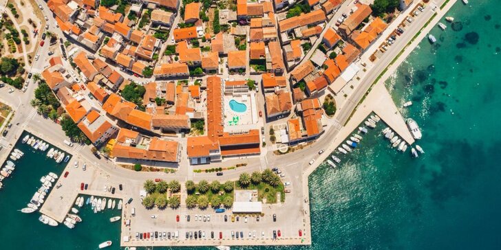Dovolená na Korčule: 4* hotel s bazénem, soukromou pláží a polopenzí