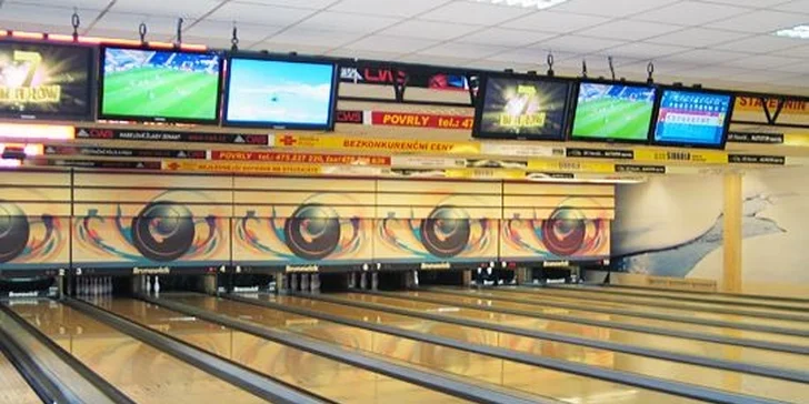 Hodina bowlingu pro celou partu, uspořádejte turnaj