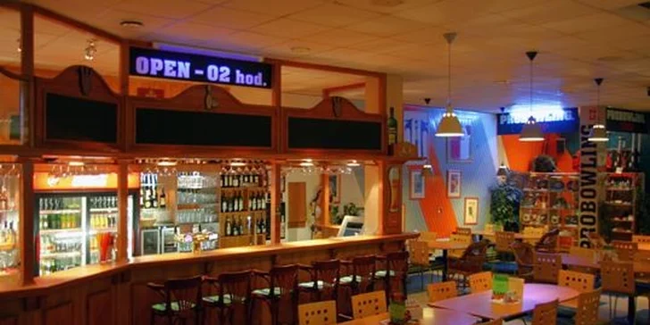 Hodina bowlingu pro celou partu, uspořádejte turnaj