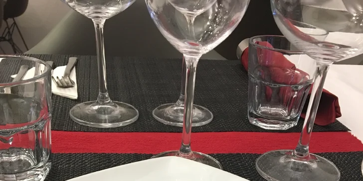 Degustační 6chodové menu u zámku: mořské plody, risotto i steak z tuňáka