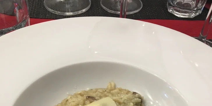 Degustační 6chodové menu u zámku: mořské plody, risotto i steak z tuňáka