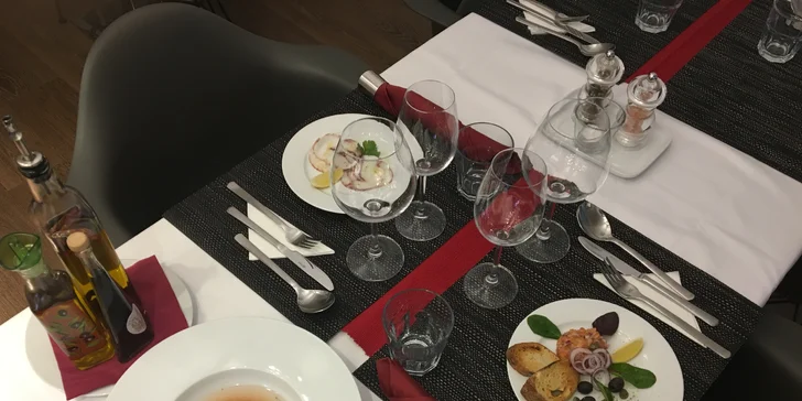 Degustační 6chodové menu u zámku: mořské plody, risotto i steak z tuňáka