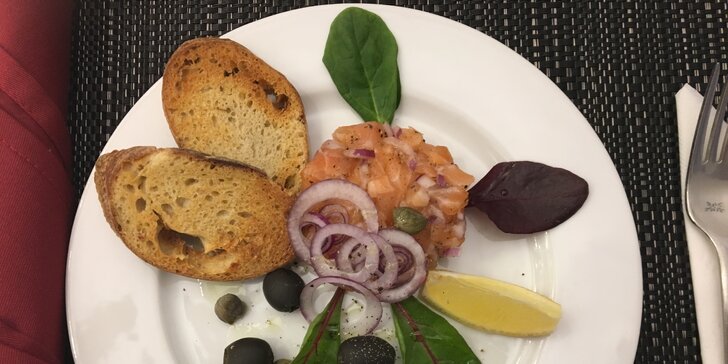 Degustační 6chodové menu u zámku: mořské plody, risotto i steak z tuňáka