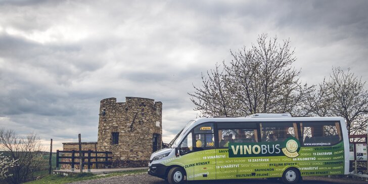 Výlet po vinařství Vinobusem, vstup na Vlkovu věž a degustační vzorek