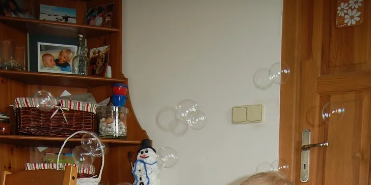 Skákací hrad a navíc stroj na výrobu bublin