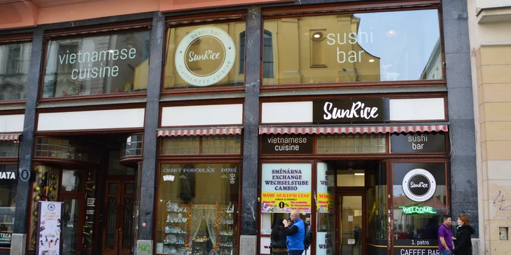Sushi sety s 18 až 32 kousky: s lososem, tuňákem i čistě vegetariánský