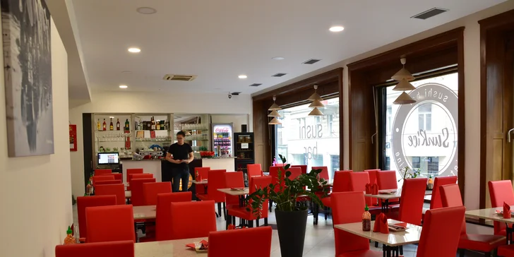 Sushi sety s 16 až 32 ks: rolky s lososem, tuňákem, krevetami i avokádem