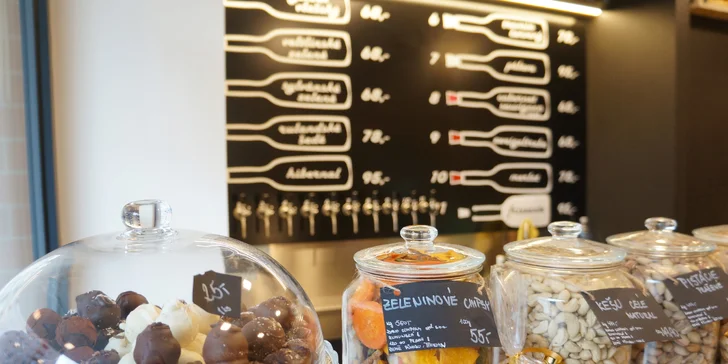 1 kg čerstvého sýra nebo balíček s delikatesami: víno, sýr, paté i kabanosky