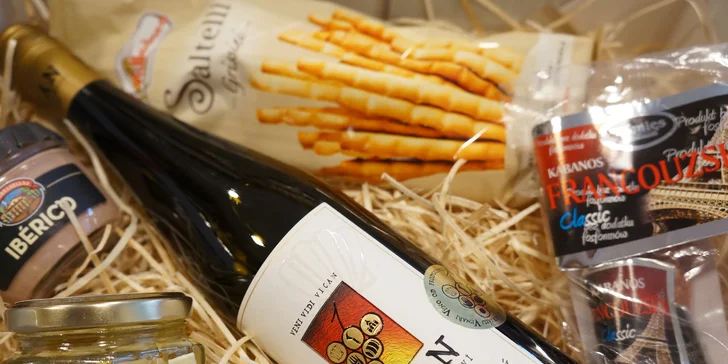 1 kg čerstvého sýra nebo balíček s delikatesami: víno, sýr, paté i kabanosky