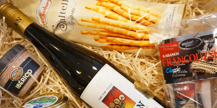 1 kg čerstvého sýra nebo balíček s delikatesami: víno, sýr, paté i kabanosky