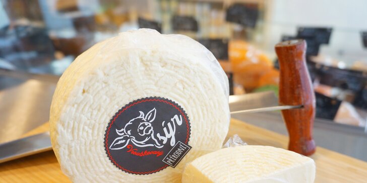 1 kg čerstvého sýra nebo balíček s delikatesami: víno, sýr, paté i kabanosky