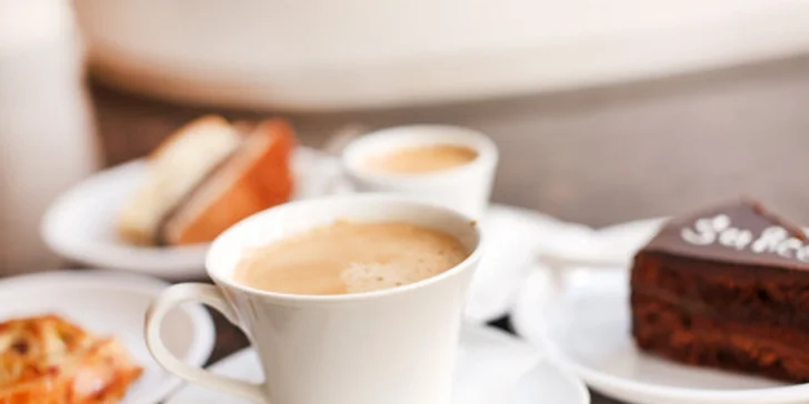 Sachr dort a káva pro dva ve Fruitisimo Café