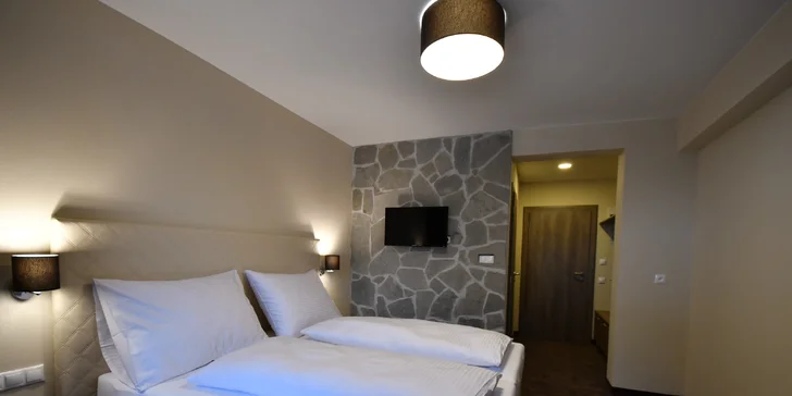 Ubytujete se v krásných pokojích s TV. 