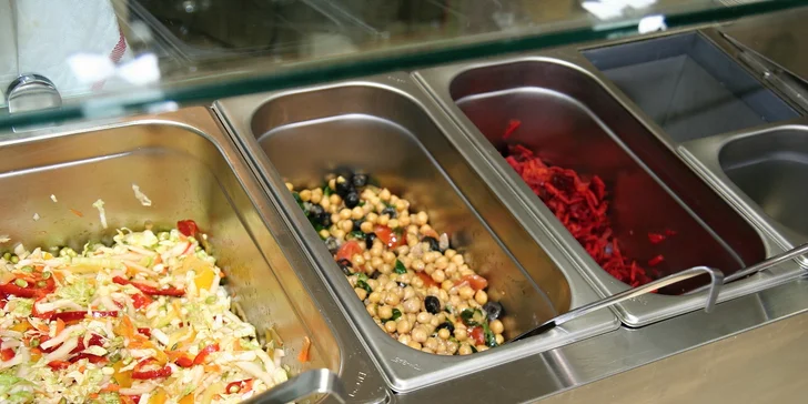 Dvě vegetariánské tortilly a k pití ovocná nebo zeleninová šťáva