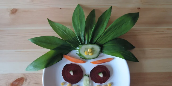 Dvě vegetariánské tortilly a k pití ovocná nebo zeleninová šťáva