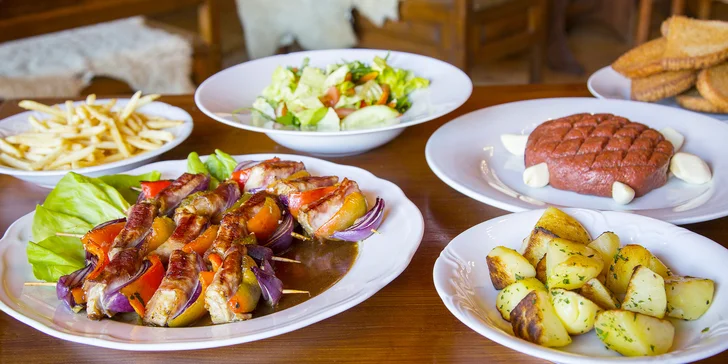 Gurmánské menu až pro 4 osoby: vepřové špízy, tatarák, přílohy i salát