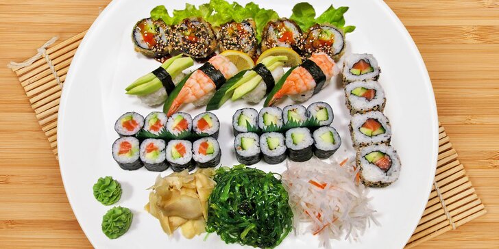 39 kousků sushi s krevetami, lososem, úhořem i avokádem