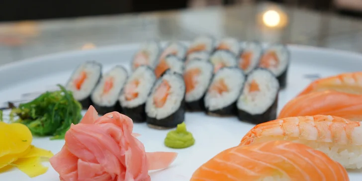 Sushi hostina pro jednoho nebo dva v restauraci Tanuki