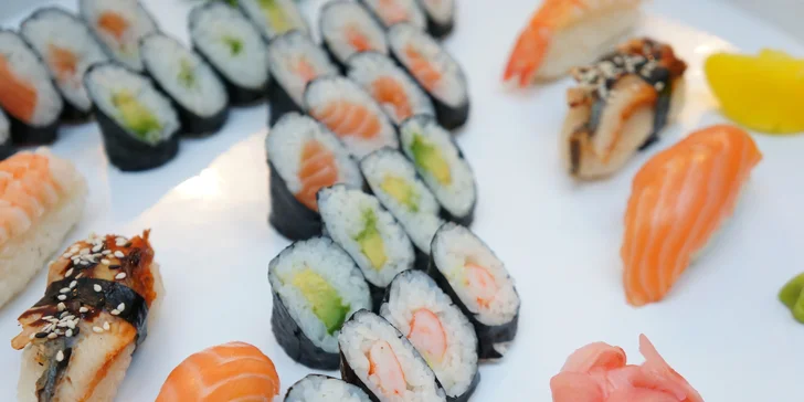 Sushi hostina pro jednoho nebo dva v restauraci Tanuki