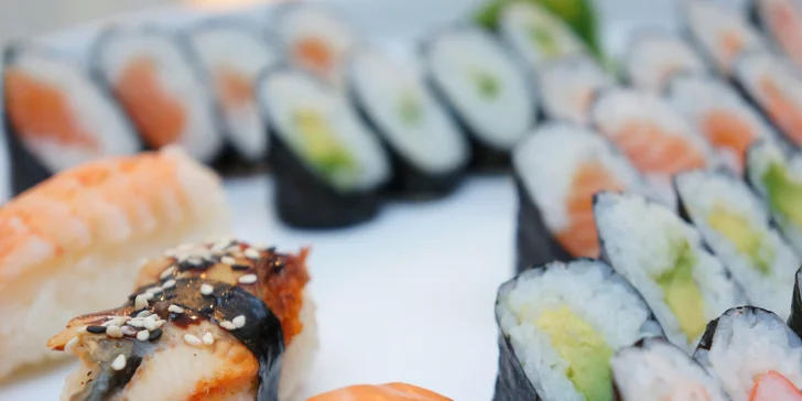 Sushi hostina pro jednoho nebo dva v restauraci Tanuki
