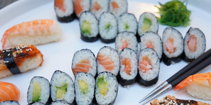 Sushi hostina pro jednoho nebo dva v restauraci Tanuki