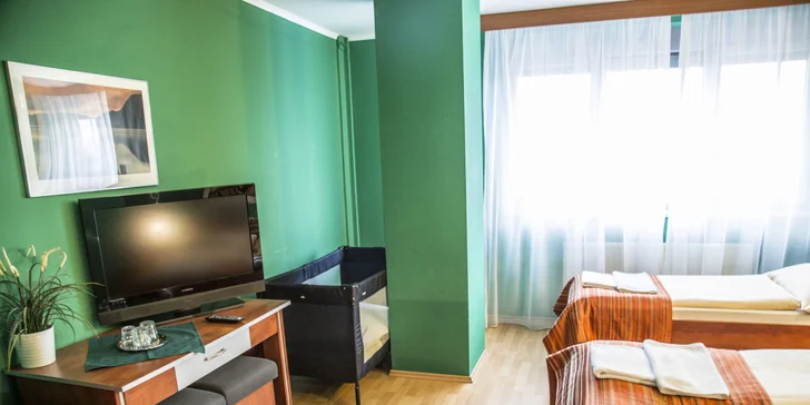 Jarní dovolená pro dva na jižní Moravě: polopenze, víno i koupání