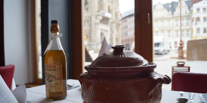 1 kg jehněčího a ragú ze zeleniny pro 4–6 os.: masíčko poctivě pečené 12 h