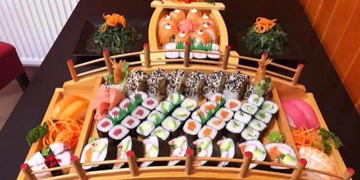 Asie ve Vršovicích: 4 sushi sety s polévkami miso, závitky nebo saláty wakame