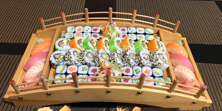 24–72 ks sushi třeba i s miso polévkou, wakame salátem a minizávitky