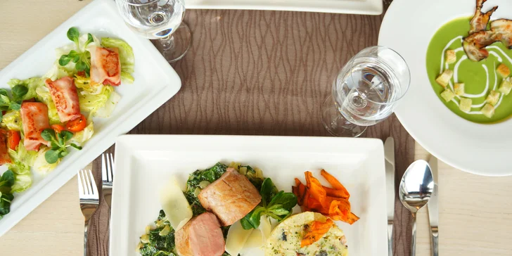 4chodové menu pro 2: polévka, panenka sous vide nebo kuřecí steak, dezert
