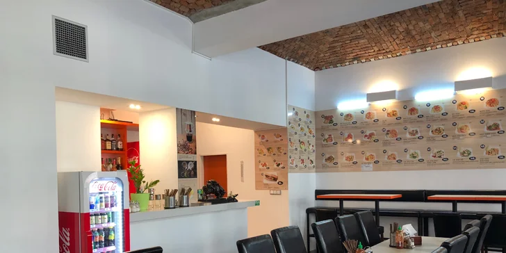 Asijské menu s polévkou Pho nebo restovaným masem s nudlemi/rýží