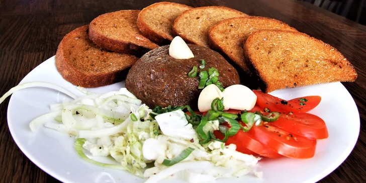 100g, 200g nebo 300g tatarák s přiměřeným množstvím topinek a zeleninou