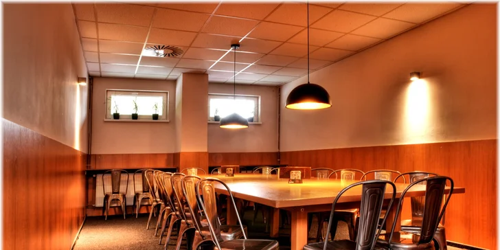 60 minut bowlingu na profesionální dráze a 2 pořádné pizzy na posilněnou