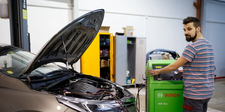 Cestujte bez mikrobů, plísní a virů: bezkontaktní ozonové čistění automobilu pro 100% dezinfekci