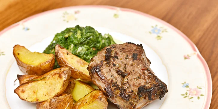 Tříchodové menu s telecí kýtou nebo jehněčím steakem a vínem pro dva