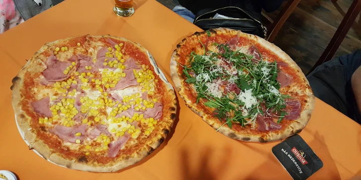 Bavte se s partou: hodina bowlingu pro 6 osob a 2 pizzy podle výběru
