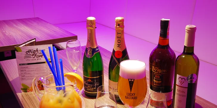 Párty/oslava až pro 20 přátel v HighFive baru: drinky, zábava a Play Zone