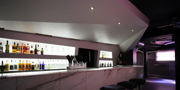 Připijte víkendu klasikou: 1, 2 nebo 4 míchané drinky v music clubu Mandarin