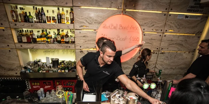 Připijte víkendu klasikou: 1, 2 nebo 4 míchané drinky v music clubu Mandarin