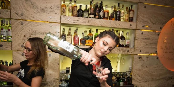 Připijte víkendu klasikou: 1, 2 nebo 4 míchané drinky v music clubu Mandarin