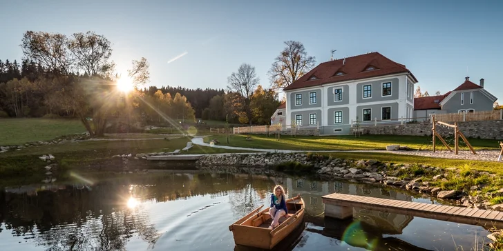 Jako na šlechtickém sídle: pobyt na Lipně, snídaně, panoramatická sauna i privátní vířivka